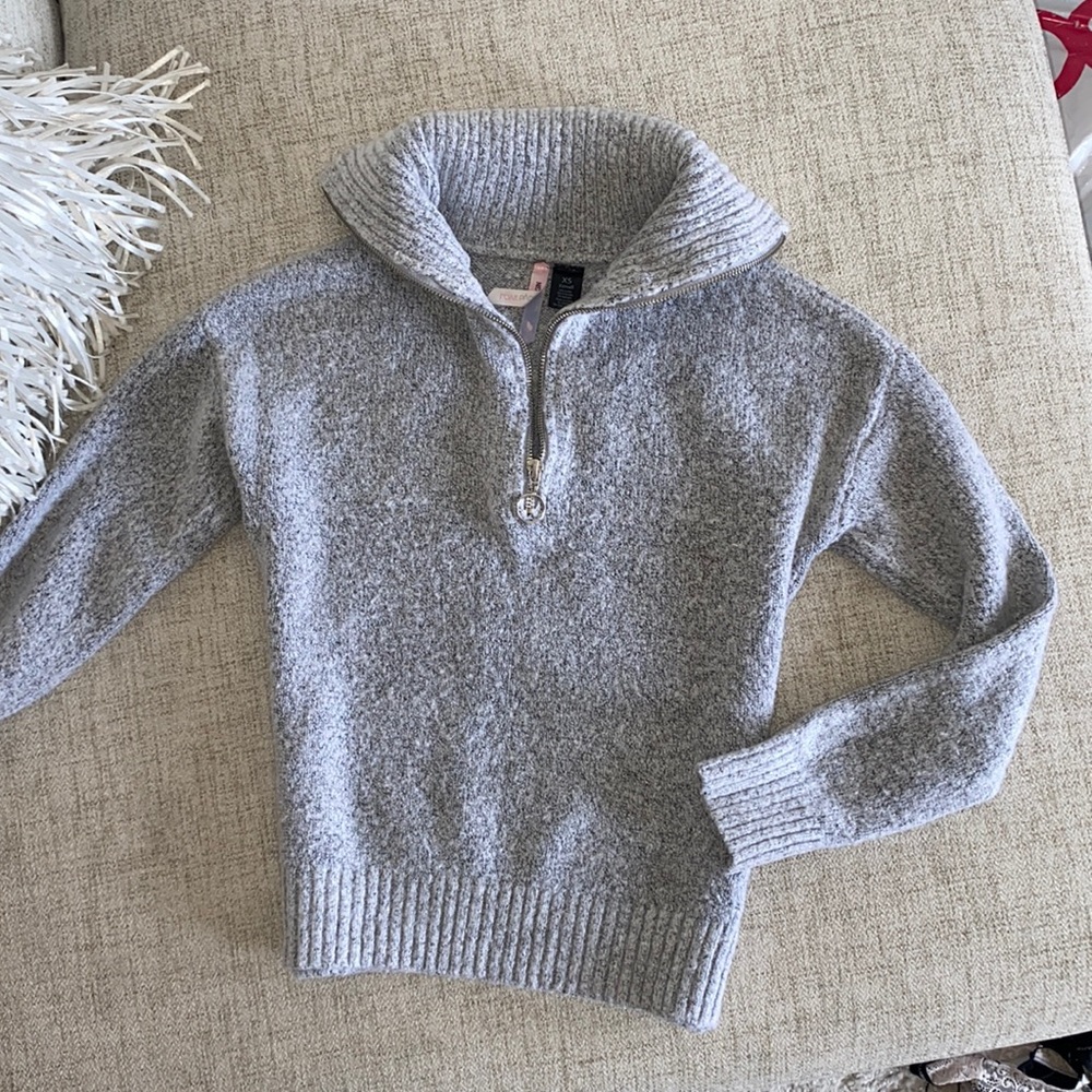 🪞 HM high neck collar light grey half zip pull over zip up long sleeve sweater